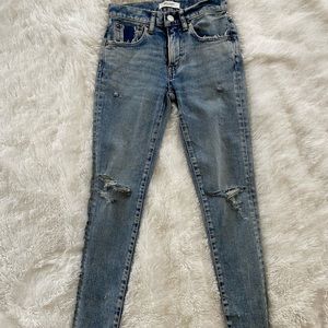 Never worn! Awesome jeans!!